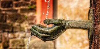 Jak czyścić zatyczki woskowe?